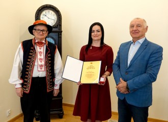 Obrazek: Sołtys Agnieszka Kulig ze Złotym Jabłkiem Sądeckim
